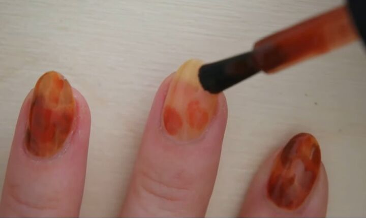 how to diy a cute tortoise shell nail design, Marking on spots