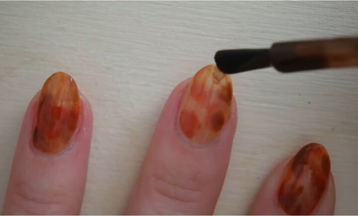How to DIY a Cute Tortoise Shell Nail Design | Upstyle