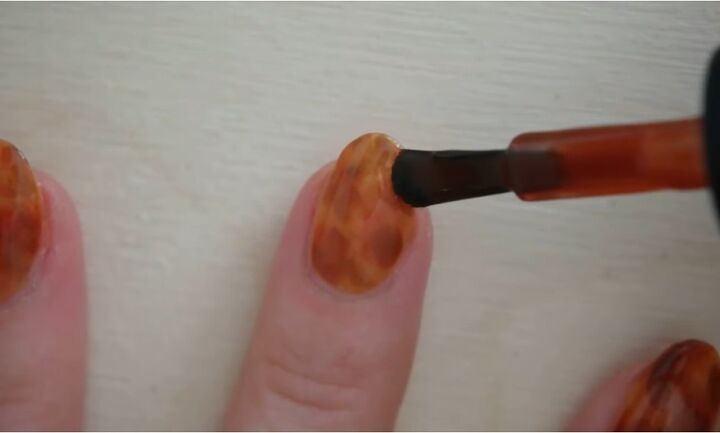 how to diy a cute tortoise shell nail design, Adding more spots