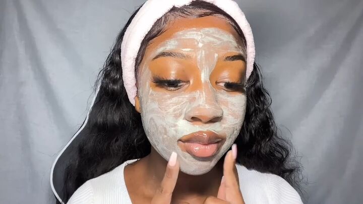 easy 10 step diy facial routine for glowing skin, Applying a mask
