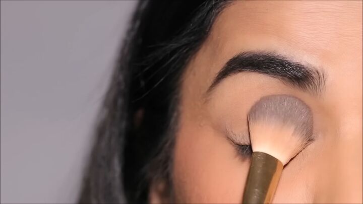 how to apply gold shimmer eyeshadow on mature skin, Priming and setting eyelids