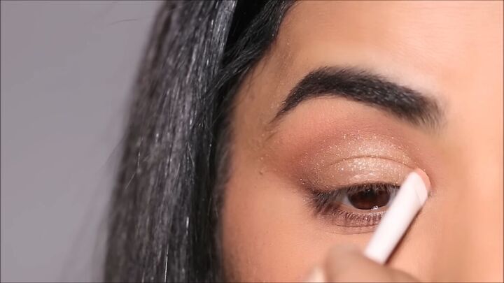 how to apply gold shimmer eyeshadow on mature skin, Adding highlighter