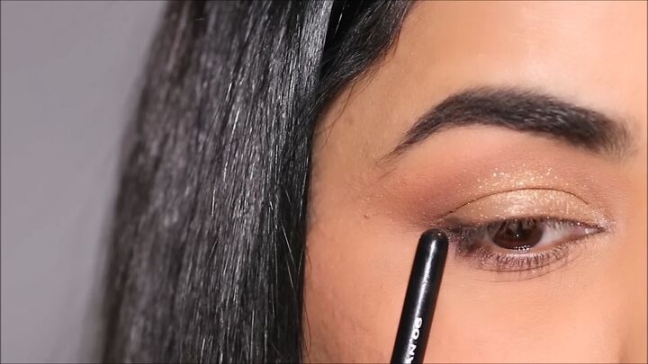 how to apply gold shimmer eyeshadow on mature skin, Drawing wings