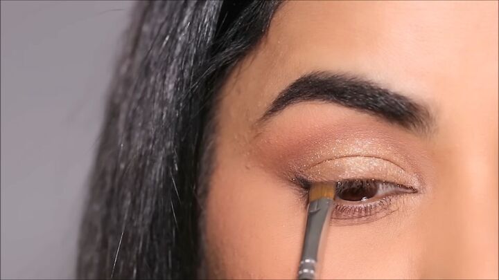 how to apply gold shimmer eyeshadow on mature skin, Drawing wings