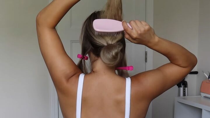 cute topsy tail tool hairstyle tutorial, Teasing the ends