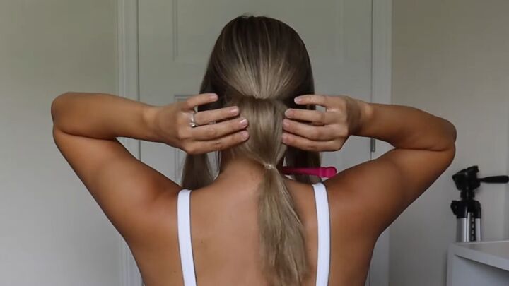 cute topsy tail tool hairstyle tutorial, Stretching ends over the bun
