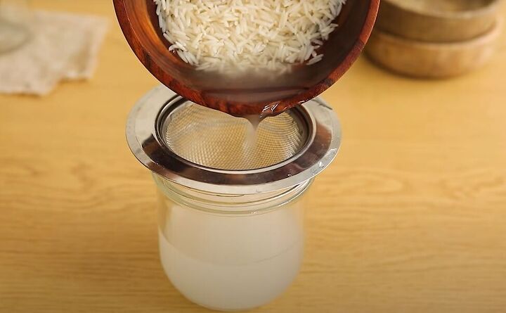 4 easy rice water recipes for shiny hair, Straining rice water