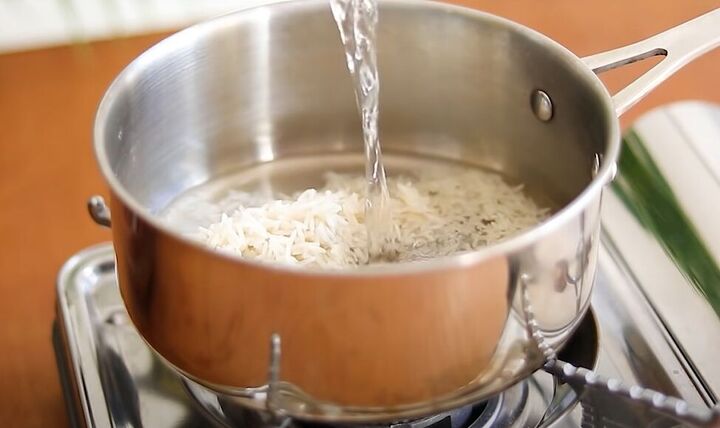 4 easy rice water recipes for shiny hair, Rice in pan