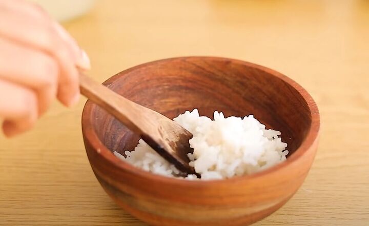 4 easy rice water recipes for shiny hair, Rice in bowl