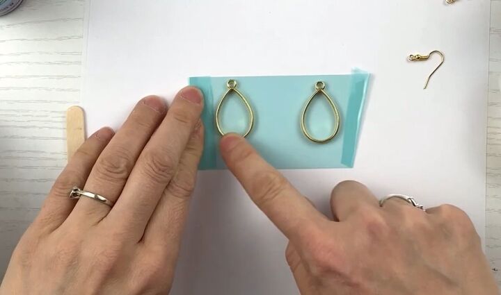 how to diy cute uv resin earrings, Cutting the tape