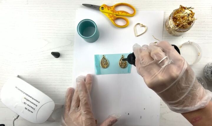 how to diy cute uv resin earrings, Doming the resin