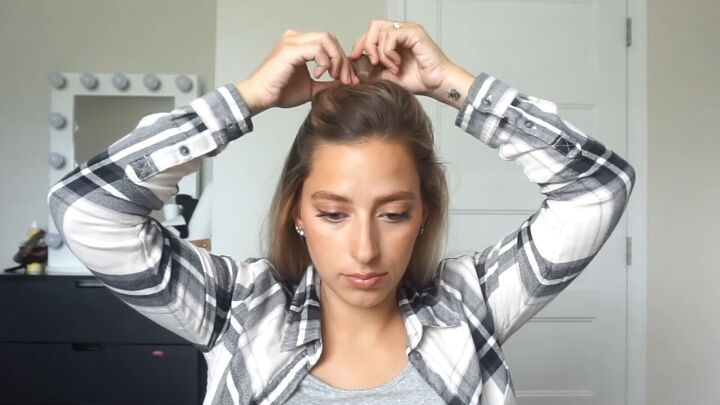 how to do a beautiful pull through ponytail, Tying a half ponytail