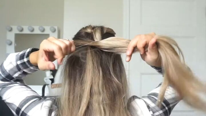 how to do a beautiful pull through ponytail, Tying hair