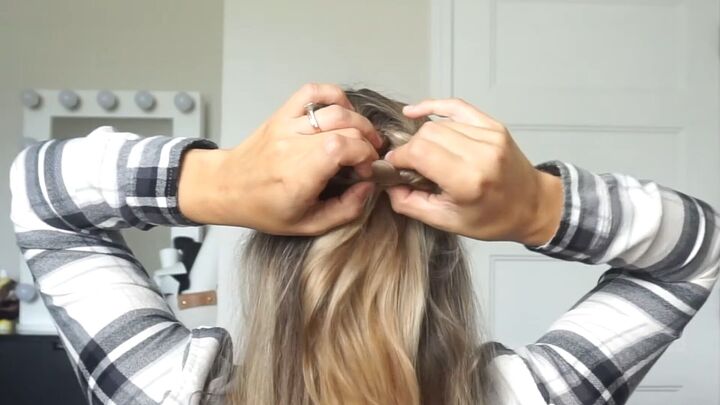 how to do a beautiful pull through ponytail, Tightening hair