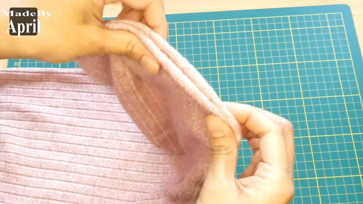 how to make a super cozy beanie with pom poms, Folding the edges