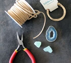 A simple way to turn a single geode into a sweet gift necklace