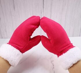 How to Make Fleece Mittens With Faux Fur Lining