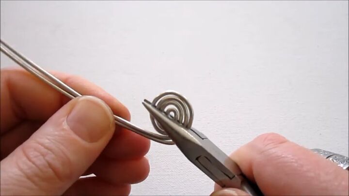 how to diy an awesome spiral pendant using wire, Creating spiral
