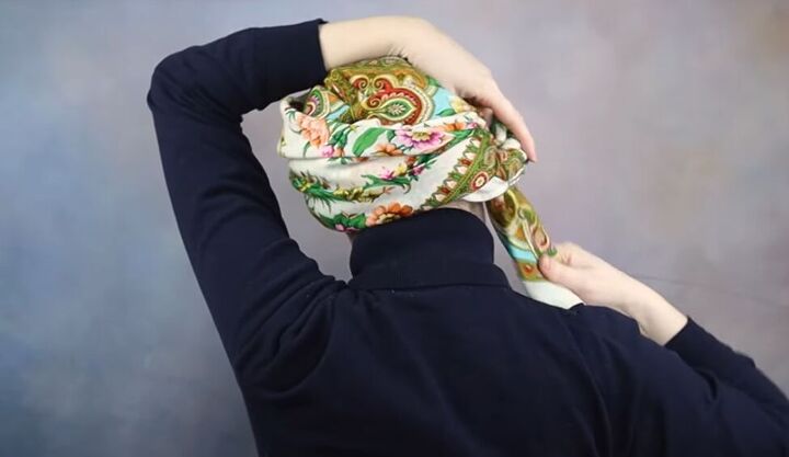 3 easy ways to style a russian shawl, Side headscarf
