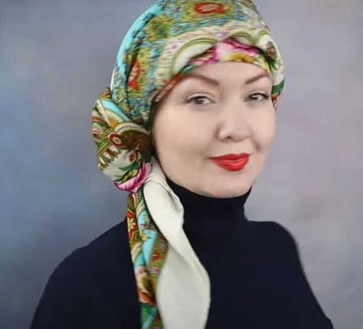 3 easy ways to style a russian shawl, Knotted headscarf