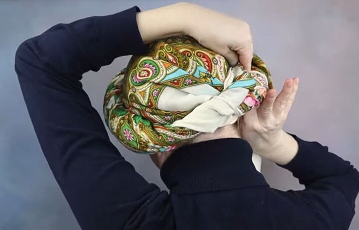 3 easy ways to style a russian shawl, Twisted headscarf