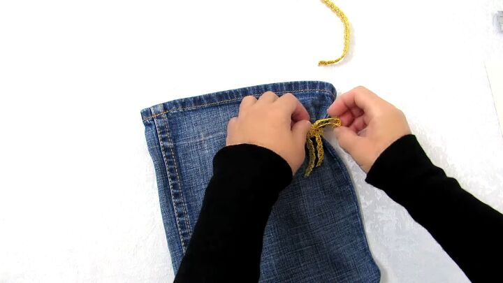 how to diy a super cute jean handbag, Threading the ribbon