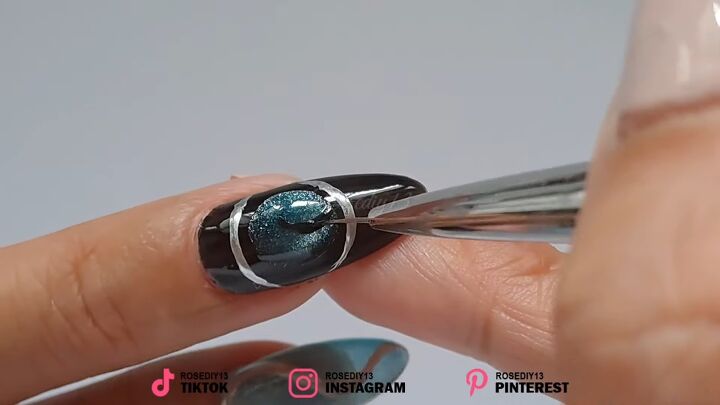 how to diy these awesome gel sea blue nails, Adding line