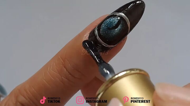 how to diy these awesome gel sea blue nails, Applying black polish
