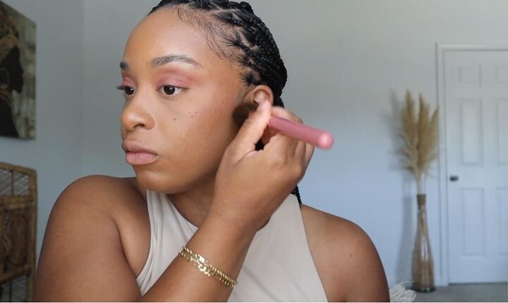 how to do a super easy natural glam makeup look, Applying contour