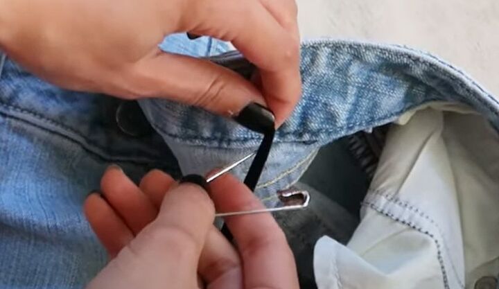 testing out a quick hack for jeans that are too big, Attaching second safety pin