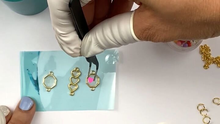 how to diy a cute resin bracelet, Adding embeds