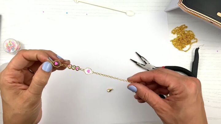 how to diy a cute resin bracelet, Adding the chain