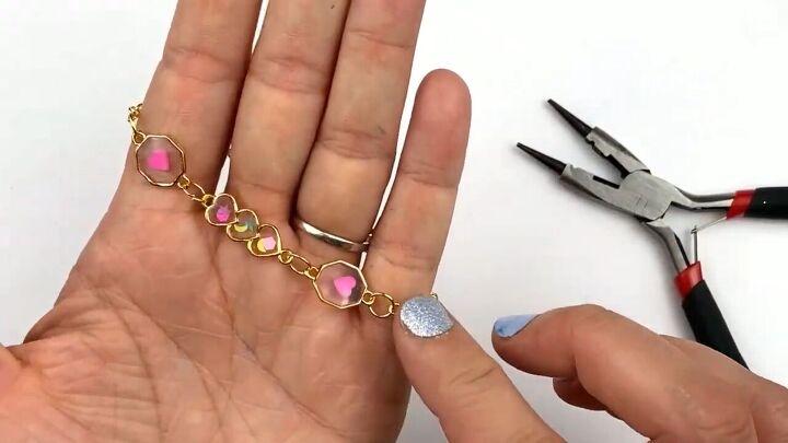 how to diy a cute resin bracelet, DIY resin bracelet