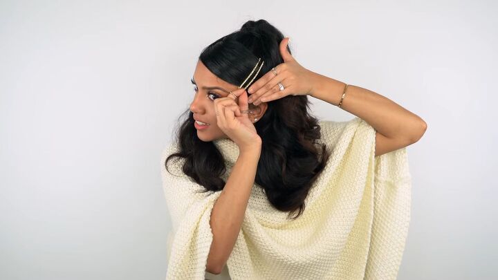 glam 10 minute half ponytail hairstyle tutorial, Adding decorative clip