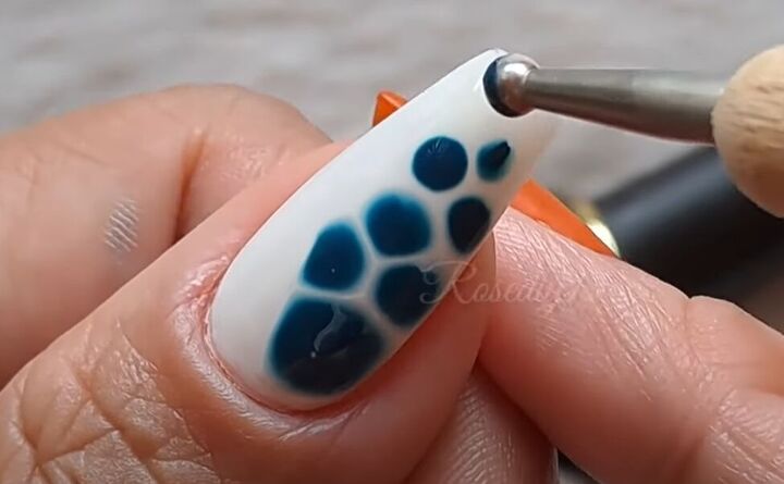 how to diy cute blue and gold tortoiseshell nails, Adding tortoiseshell pattern