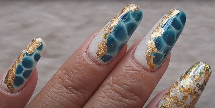 how to diy cute blue and gold tortoiseshell nails, Tortoiseshell nails