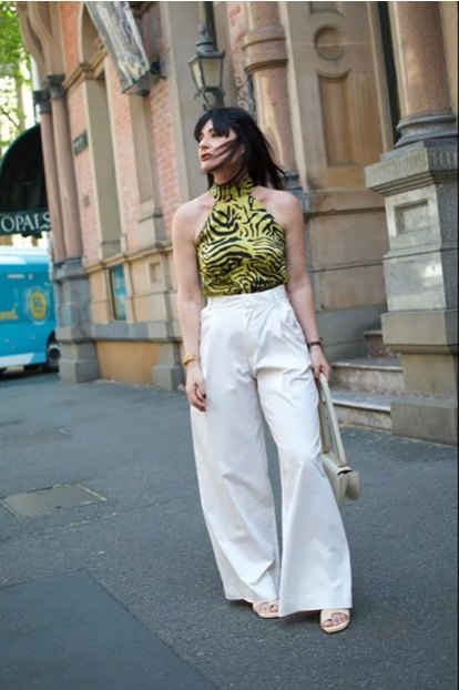 14 hot tips on how to dress like an italian women, Animal print top with white trousers