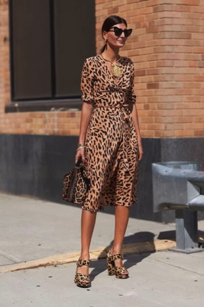13 simple tips on how to style a midi dress, Adding a print