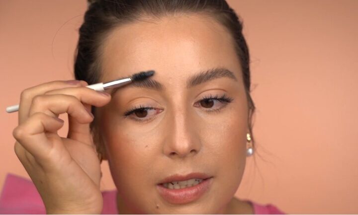 simple 9 step beginner eyebrow tutorial, Brushing brows
