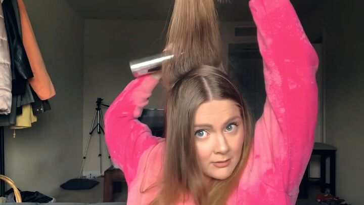 easy voluminous straight hair tutorial, Spraying hair