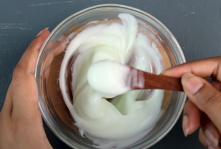 how to diy an easy aloe vera moisturizer for healthy skin, Mixing