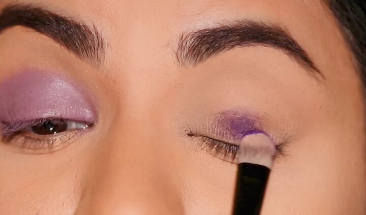 how to make your eyeshadow pop, Applying eyeshadow