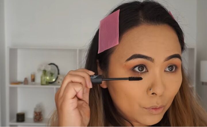 quick and easy day to night makeup tutorial, Applying mascara