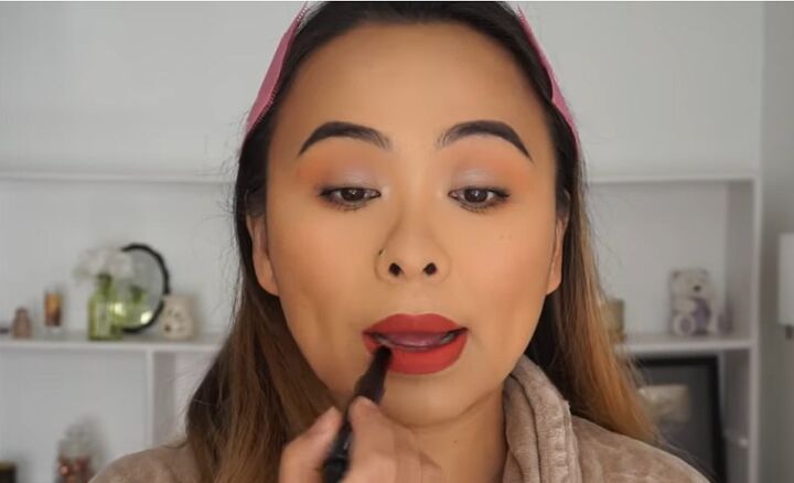 quick and easy day to night makeup tutorial, Applying lipstick