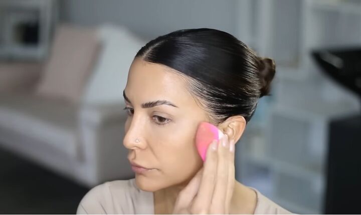 best clean girl makeup tutorial, Applying concealer