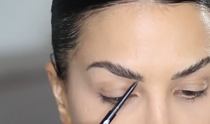 best clean girl makeup tutorial, Filling in brows