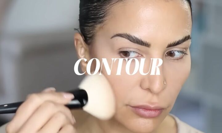 best clean girl makeup tutorial, Applying bronzer