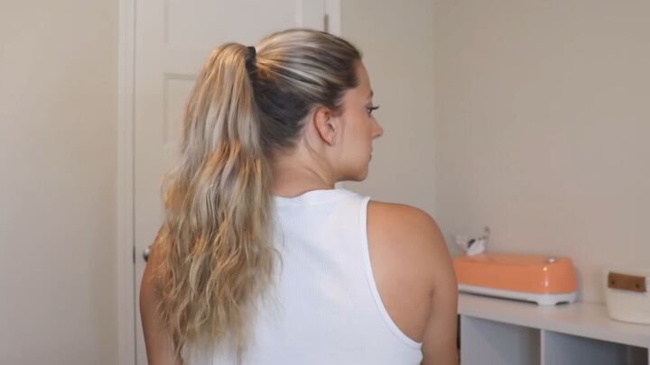 super easy 1 minute hack for a voluminous ponytail, Regular ponytail