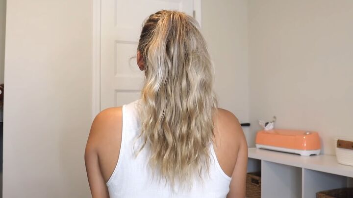 super easy 1 minute hack for a voluminous ponytail