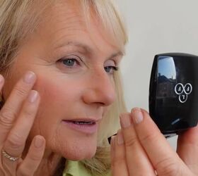 easy neutral makeup look for older women, Applying blush